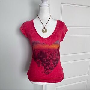 Women's Mudd Red Graphic V-Neck Top